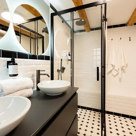 Eselboeck Valter - Historic Seaside House In 5*