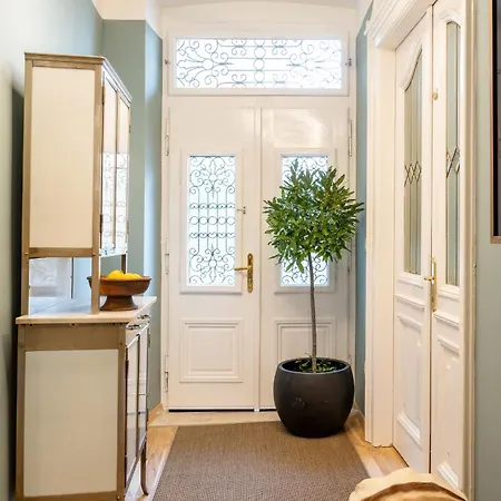 Oda ve Kahvaltı Eselboeck Valter 5*